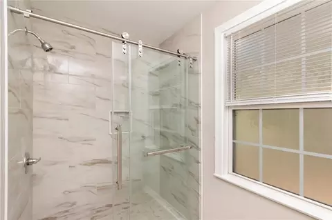 Bath - 214 Upham St #10B, Mobile, AL 36607 photo 2 of 2