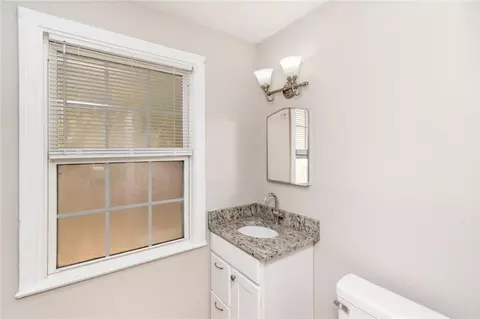 Bath - 214 Upham St #10B, Mobile, AL 36607 photo 1 of 2