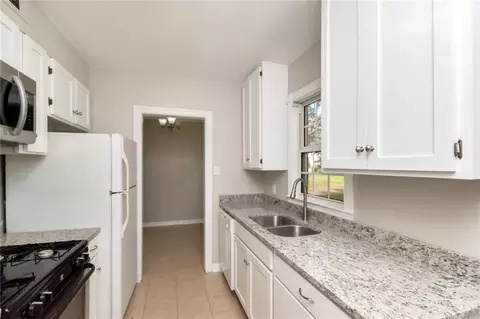 Kitchen - 214 Upham St #10B, Mobile, AL 36607 photo 5 of 6