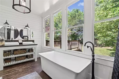 Bath - 121 Carlen St N, Mobile, AL 36607 photo 2 of 3