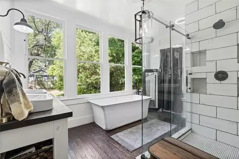Bath - 121 Carlen St N, Mobile, AL 36607 photo 1 of 3