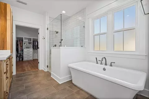 Bath - 3091 Deer Crest Ct, Mobile, AL 36695 photo 2 of 6