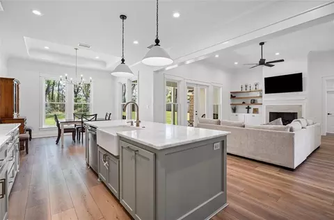 Kitchen - 3091 Deer Crest Ct, Mobile, AL 36695 photo 3 of 5