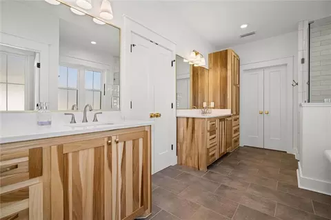 Bath - 3091 Deer Crest Ct, Mobile, AL 36695 photo 1 of 6