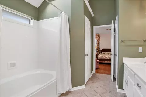 Bath - 6109 Lennox Pl, Mobile, AL 36693 photo 5 of 7