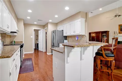 Kitchen - 6109 Lennox Pl, Mobile, AL 36693 photo 3 of 4
