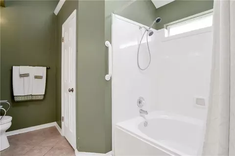 Bath - 6109 Lennox Pl, Mobile, AL 36693 photo 4 of 7