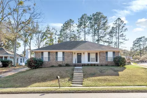 430 Lakeview Dr, Mobile, AL 36695