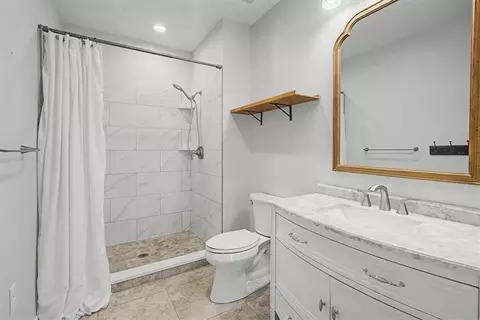 Bath - 4122 Highpoint Dr S, Mobile, AL 36693 photo 1 of 3