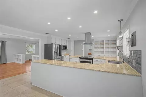 Kitchen - 4122 Highpoint Dr S, Mobile, AL 36693 photo 2 of 5