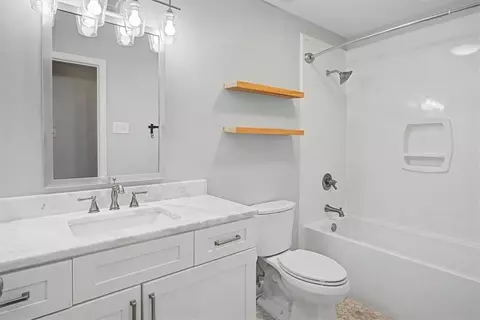 Bath - 4122 Highpoint Dr S, Mobile, AL 36693 photo 3 of 3