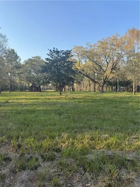 9170 Little River Rd, Bayou La Batre, AL 36509
