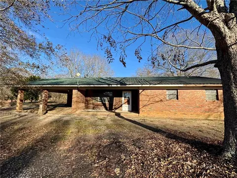 322 4th St E, Atmore, AL 36502