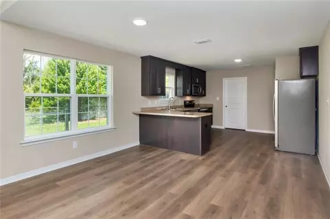 Living - 369 Coventry Way, Mobile, AL 36606 photo 6 of 8