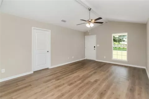 Living - 369 Coventry Way, Mobile, AL 36606 photo 4 of 8