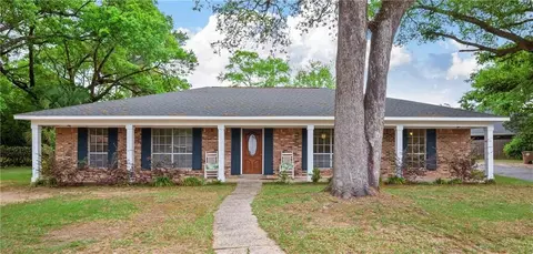 705 Oak Field Dr, Mobile, AL 36609