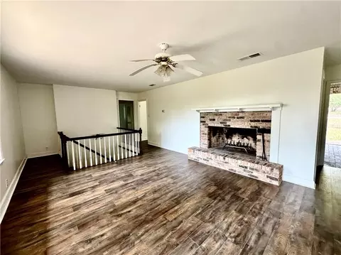 Living - 316 Dalewood Dr, Mobile, AL 36608 photo 6 of 8