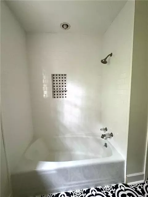 Bath - 316 Dalewood Dr, Mobile, AL 36608 photo 2 of 7