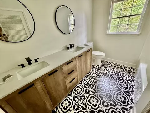 Bath - 316 Dalewood Dr, Mobile, AL 36608 photo 1 of 7