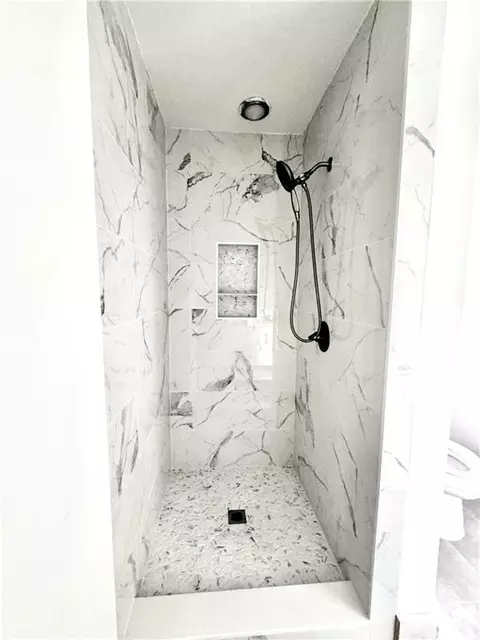 Bath - 316 Dalewood Dr, Mobile, AL 36608 photo 3 of 7