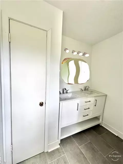 Bath - 316 Dalewood Dr, Mobile, AL 36608 photo 4 of 7