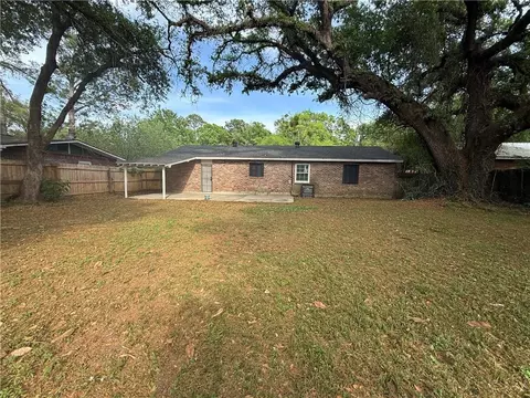 Exterior - 1508 Devonshire Dr, Mobile, AL 36605 photo 3 of 5