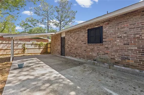 Exterior - 1508 Devonshire Dr, Mobile, AL 36605 photo 4 of 5