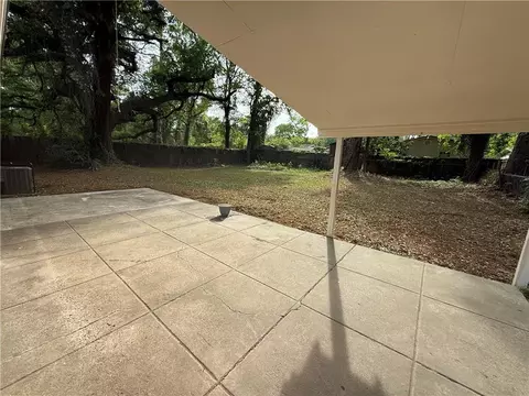 Exterior - 1508 Devonshire Dr, Mobile, AL 36605 photo 2 of 5