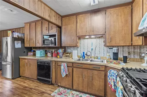 Kitchen - 5751 Howells Ferry Rd, Mobile, AL 36618 photo 2 of 2