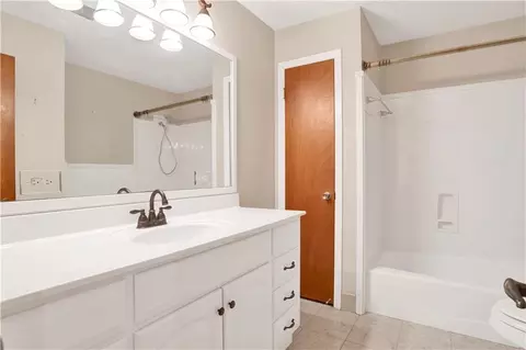 Bath - 906 Azalea Rd, Mobile, AL 36693 photo 2 of 4