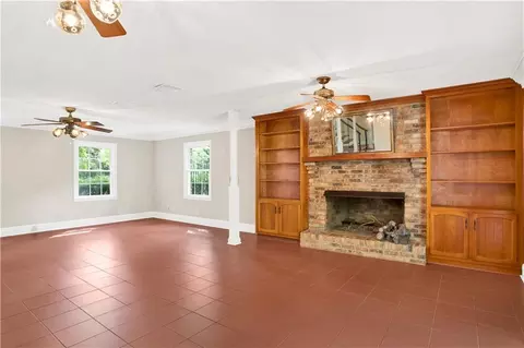 Living - 906 Azalea Rd, Mobile, AL 36693 photo 2 of 4