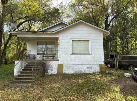 109 Hillside Dr, Chickasaw, AL 36611