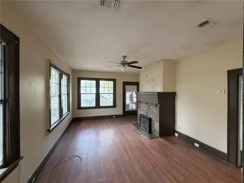 Living - 302 6th St, Chickasaw, AL 36611 photo 1 of 2