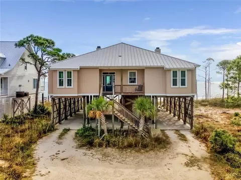 347 Audubon Pl, Dauphin Island, AL 36528