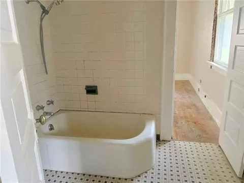 Bath - 312 Lee St, Chickasaw, AL 36611 photo 1 of 1