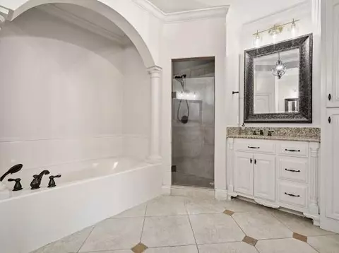 Bath - 9205 Redberry Dr, Mobile, AL 36695 photo 2 of 6