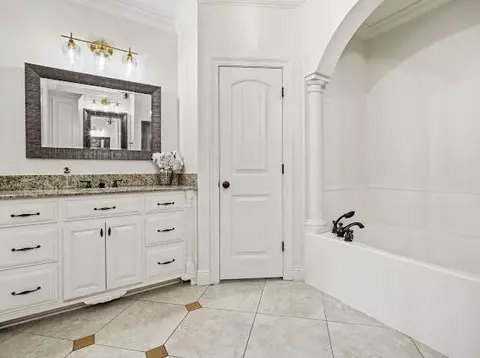 Bath - 9205 Redberry Dr, Mobile, AL 36695 photo 1 of 6