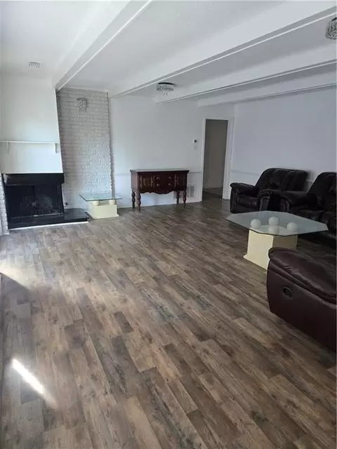 Living - 2301 Lantern Ln W, Mobile, AL 36693 photo 1 of 4