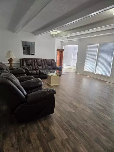 Living - 2301 Lantern Ln W, Mobile, AL 36693 photo 2 of 4