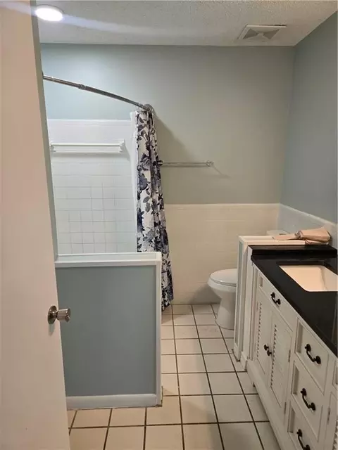 Bath - 2301 Lantern Ln W, Mobile, AL 36693 photo 2 of 4