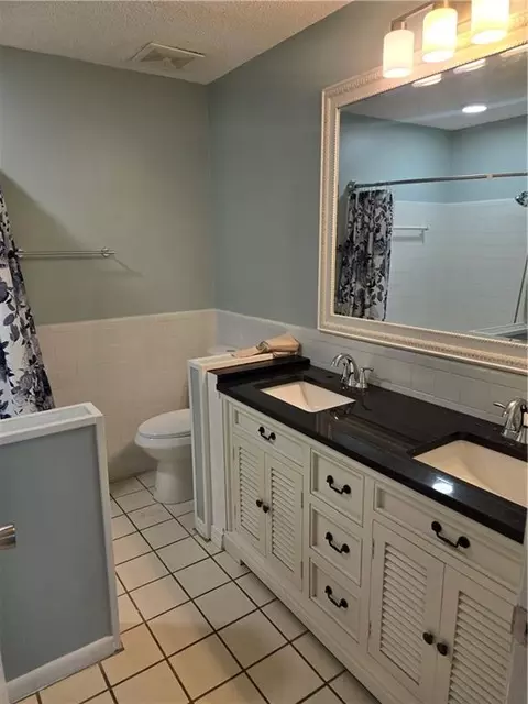 Bath - 2301 Lantern Ln W, Mobile, AL 36693 photo 3 of 4