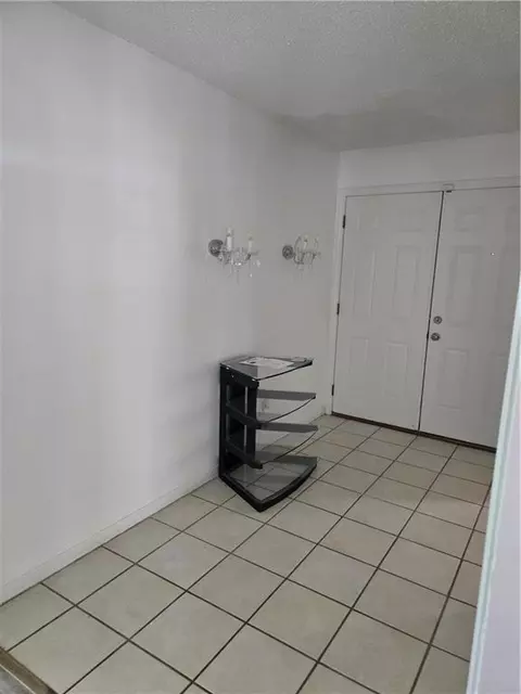 Entry Way - 2301 Lantern Ln W, Mobile, AL 36693 photo 2 of 2