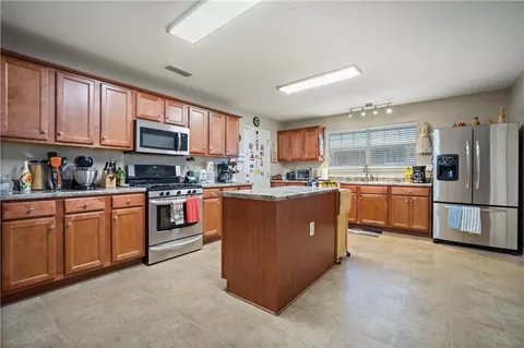 Kitchen - 5169 Mossberg Dr E, Theodore, AL 36582 photo 1 of 5