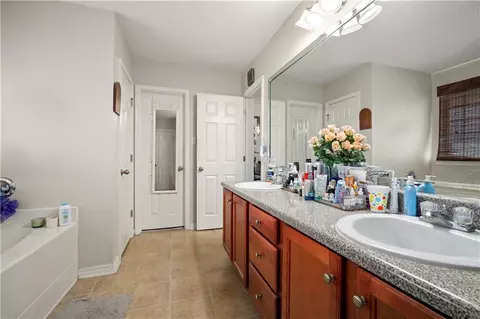 Bath - 5169 Mossberg Dr E, Theodore, AL 36582 photo 2 of 4