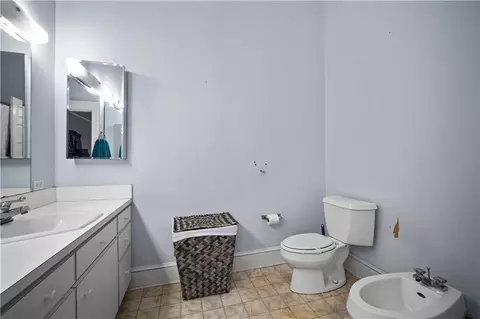 Bath - 350 Michigan Ave, Mobile, AL 36604 photo 2 of 5