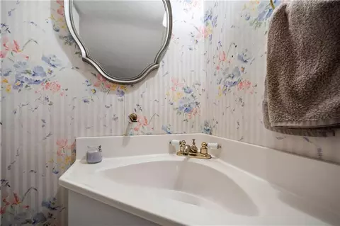 Bath - 350 Michigan Ave, Mobile, AL 36604 photo 5 of 5