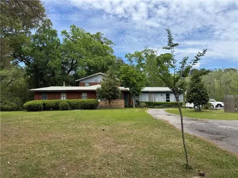 161 Magnolia Ave, Satsuma, AL 36572