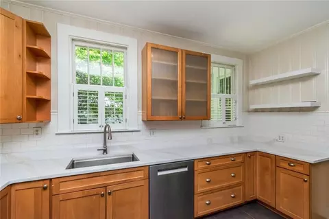 Kitchen - 10 Macy Pl, Mobile, AL 36604 photo 5 of 6
