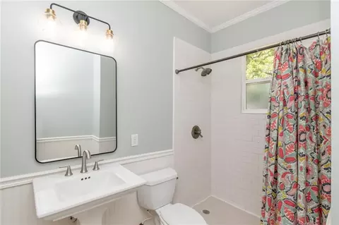 Bath - 10 Macy Pl, Mobile, AL 36604 photo 1 of 1