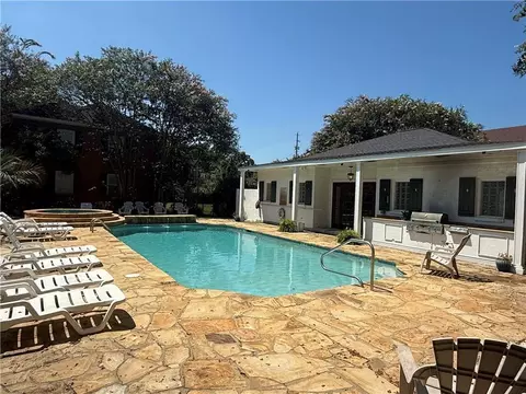 Exterior - 214 Upham St #4C, Mobile, AL 36607 photo 4 of 6